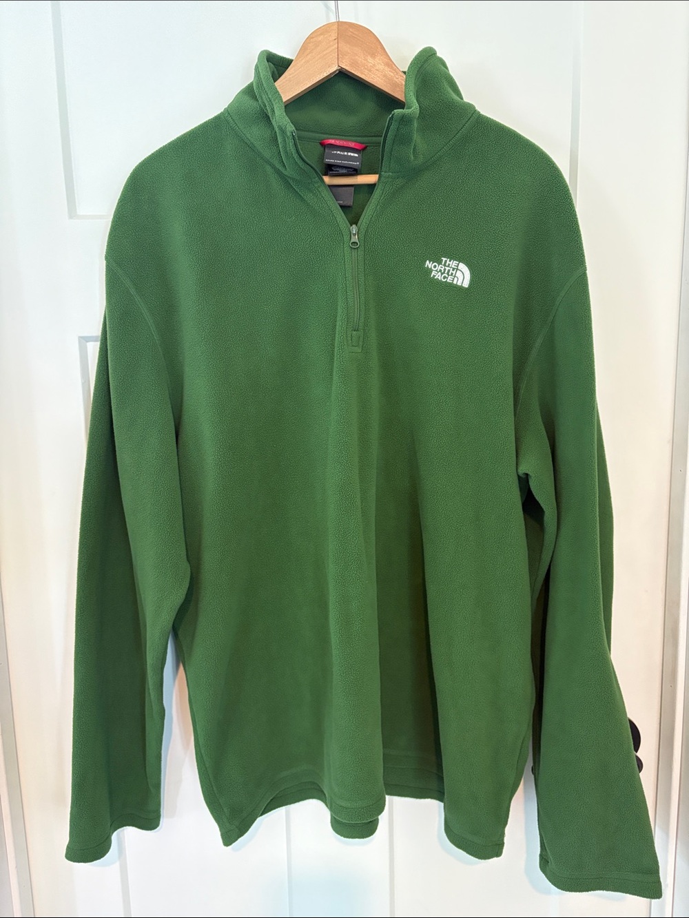 Like new North Face Men’s Green Half-Zip Fleece Pullover
